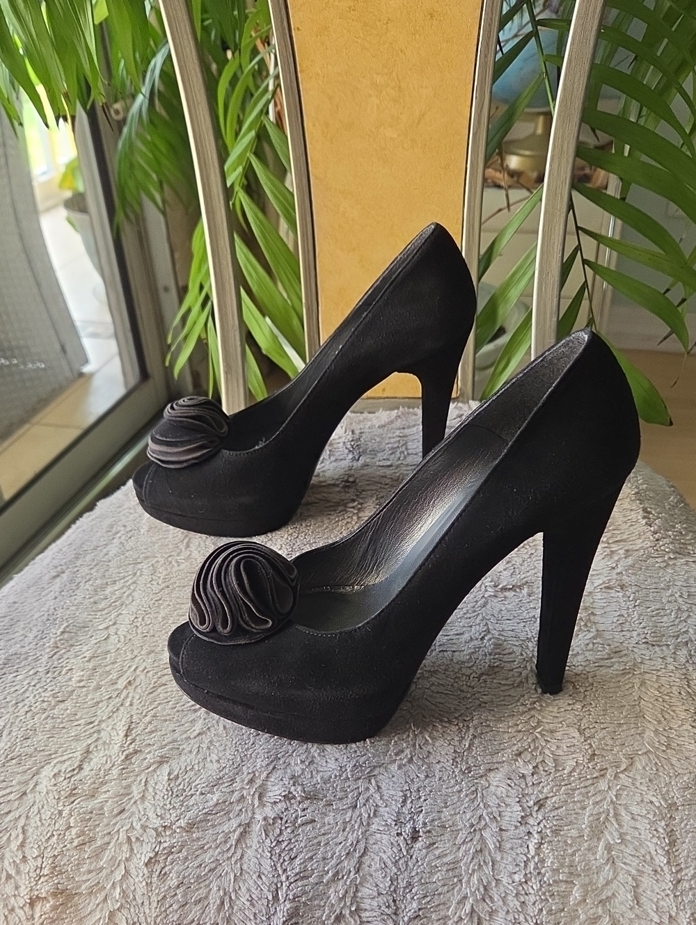 High Heel Pumps with Decorative Rosette